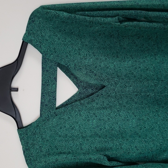 Cabi green floral blouse, chiffon career keyhole back day to night womens XS - Picture 8 of 10